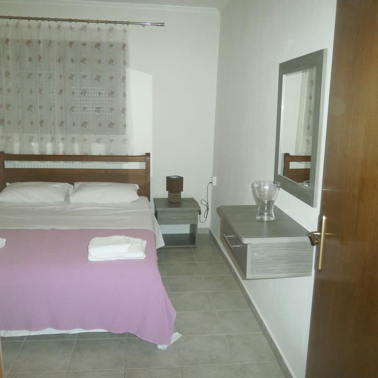 Daniela Apartments Nea Roda Exterior foto
