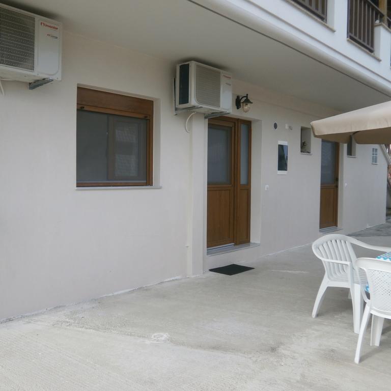 Daniela Apartments Nea Roda Exterior foto