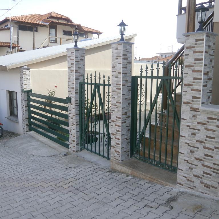 Daniela Apartments Nea Roda Exterior foto