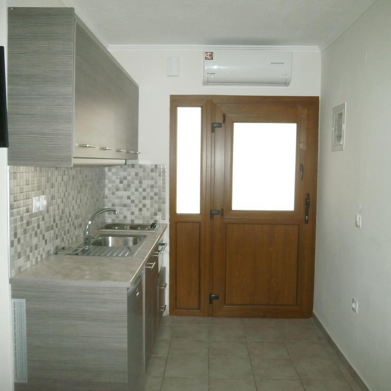 Daniela Apartments Nea Roda Exterior foto